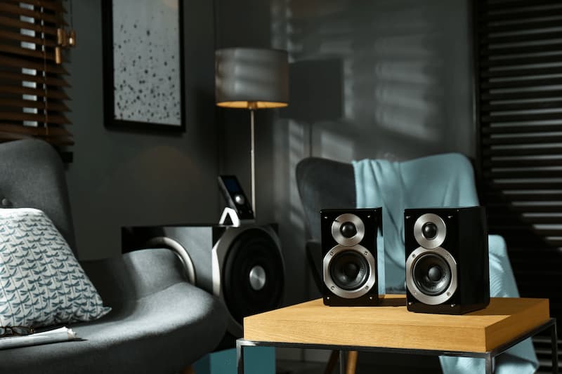 Loudspeaker set in a living room