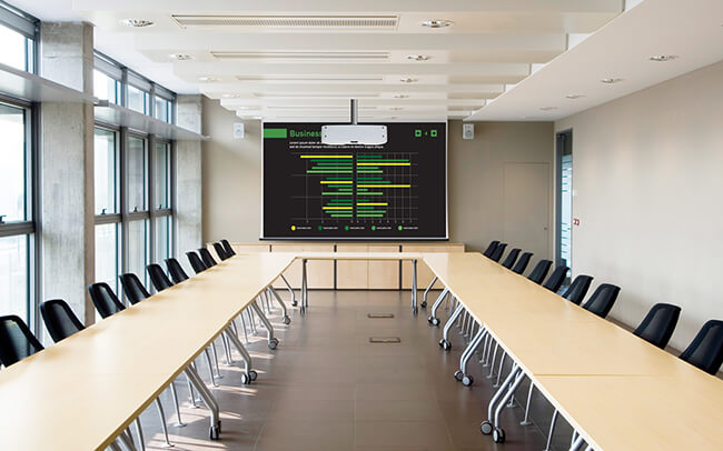 Large conference room with screen and beamer